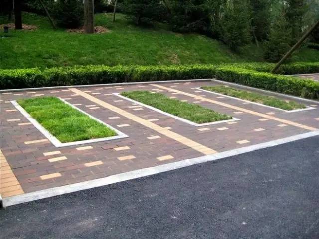 眾光生態(tài)陶瓷顆粒透水磚讓你的停車(chē)場(chǎng)華麗變身成宜居環(huán)保之地